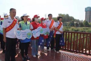 青岛崂山区环保志愿者开展净滩护水主题活动