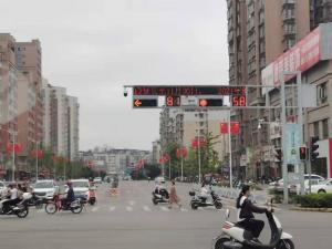 荣县综合行政执法局:悬挂国旗庆国庆,街头飘扬中国红