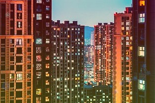 我们是率先提出上市的农商行这正是敢为人先的张家港精神的写照